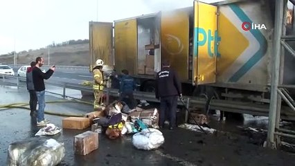 Arnavutköy'de kargo yüklü kamyon alev alev yandı