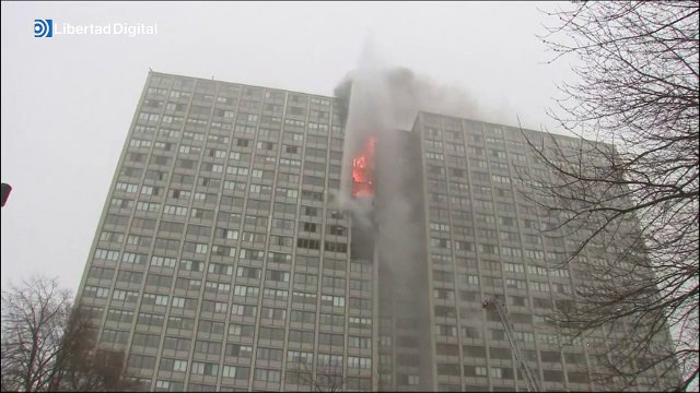 Un muerto y 8 heridos en un aparatoso incendio en un rascacielos de Chicago