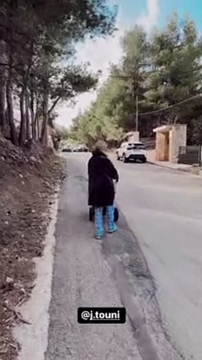 Τούνη – Αλεξάνδρου: Η πρώτη βόλτα με το μωρό τους! Το απίθανο πλάνο με το καρότσι του μπέμπη