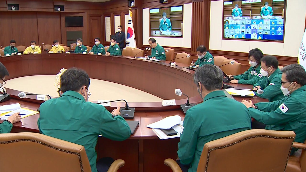 30일부터 실내 마스크 착용 의무 해제...병원·대중교통 제외 / YTN
