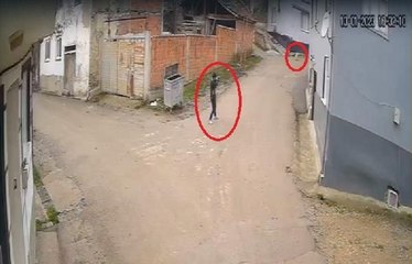 KÖPEKLERİ, TAVUKLARINI ÖLDÜRDÜĞÜ İÇİN VURMUŞ