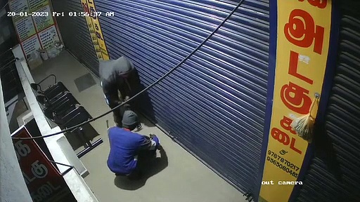 Video: கோவையில் கேமரா இருப்பது தெரியாமல் நகை கடையில் திருட முயன்ற கொள்ளையர்கள்