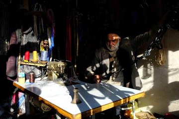 Dede yadigarı saraçlık mesleğini yarım asrı aşkındır sürdürüyor