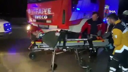 Kayganlaşan yolda otomobil ağaca çarpıp 10 metre sürüklendi