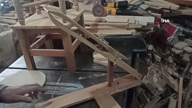 Hobi olarak başladığı ahşap oymacılığı mesleği haline geldi