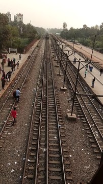 Extremely Crowded Train Pulls Into Station