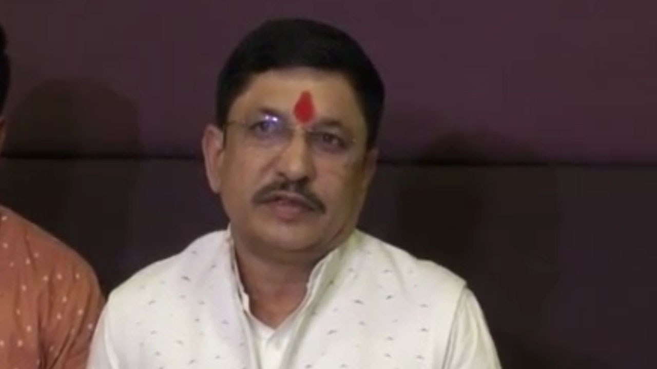 बागेश्वर धाम के समर्थन में आए मैहर विधायक नारायण त्रिपाठी