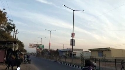 सरकारी कार्यालय में दिन में ही जल रही है लाइट