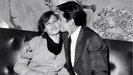 VOICI - "Tu me manques" : Alain Delon rend un hommage bouleversant à Nathalie Delon pour les deux ans de sa mort