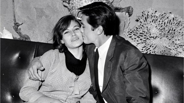 VOICI - Tu me manques : Alain Delon rend un hommage bouleversant à Nathalie Delon pour les deux ans de sa mort