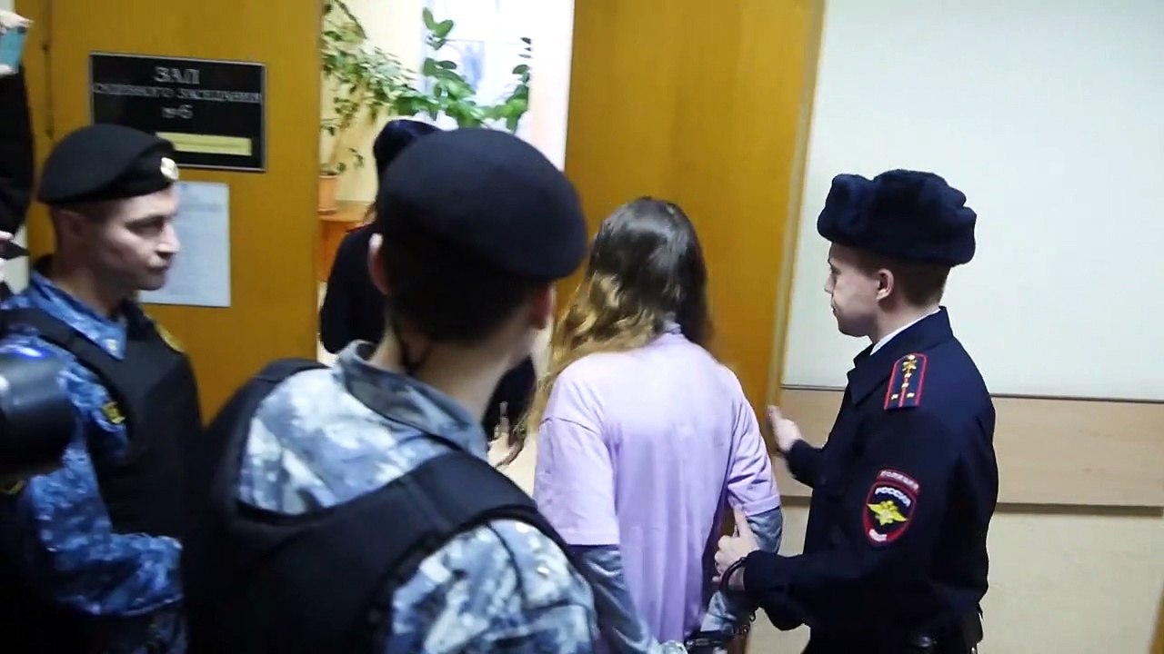 Subversive Botschaften verbreitet: Russischer Künstlerin droht Haft