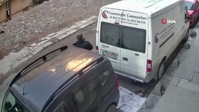 Park halindeki araca benzin döküp yaktı... O anlar kameraya böyle yansıdı