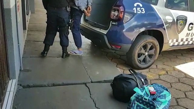 Logo após chegar a Cascavel com drogas, 'primo' é detido pela GM com grande tablete de maconha