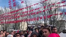 Erdoğan'ın mitinginde Sinan Ateş pankartları toplatıldı