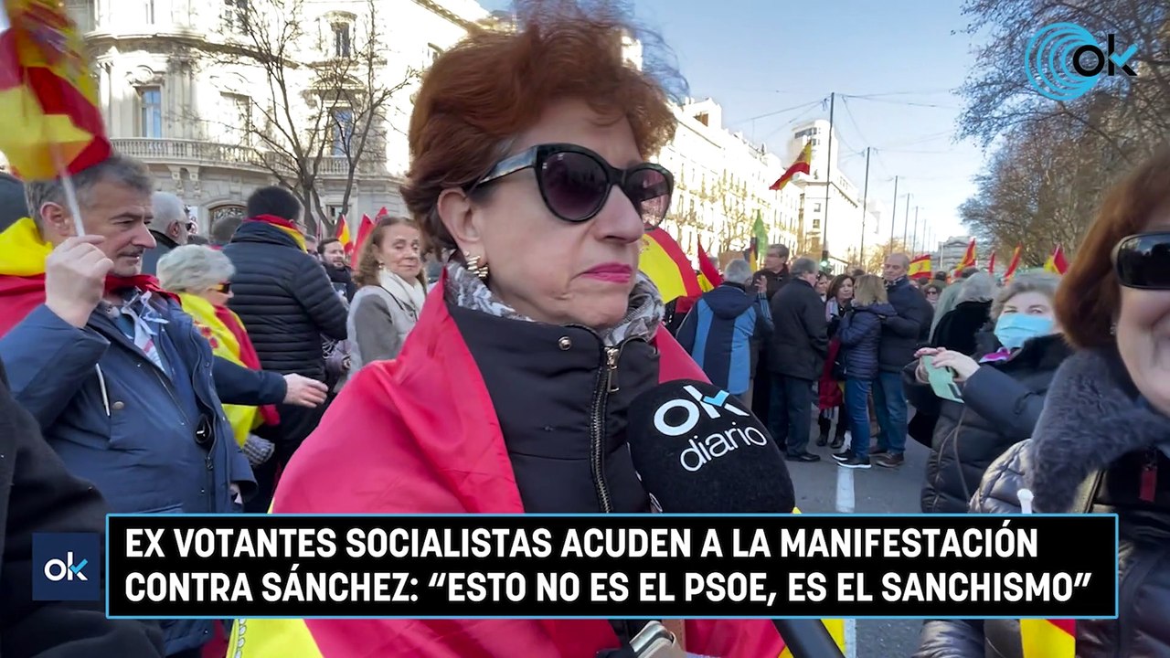 Ex votantes socialistas en Cibeles: "Esto no es el PSOE, es un partido hecho a la imagen de Sánchez"