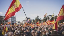 Miles de personas se manifiestan en Cibeles contra Sánchez y su Gobierno