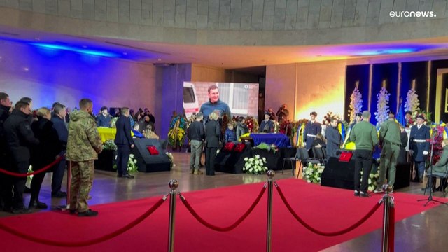 فيديو: مراسم تشييع ضحايا جثامين المروحية المنكوبة وعلى رأسها وزير الداخلية الأوكراني