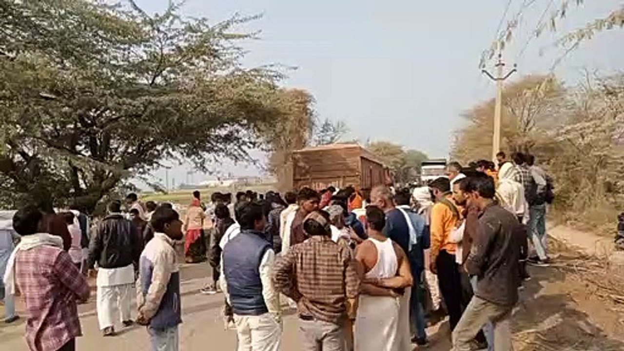 दर्दनाक हादसा...50 मीटर तक ट्रेलर ने बाइक सवार भाई-बहन को घसीटा, मौत