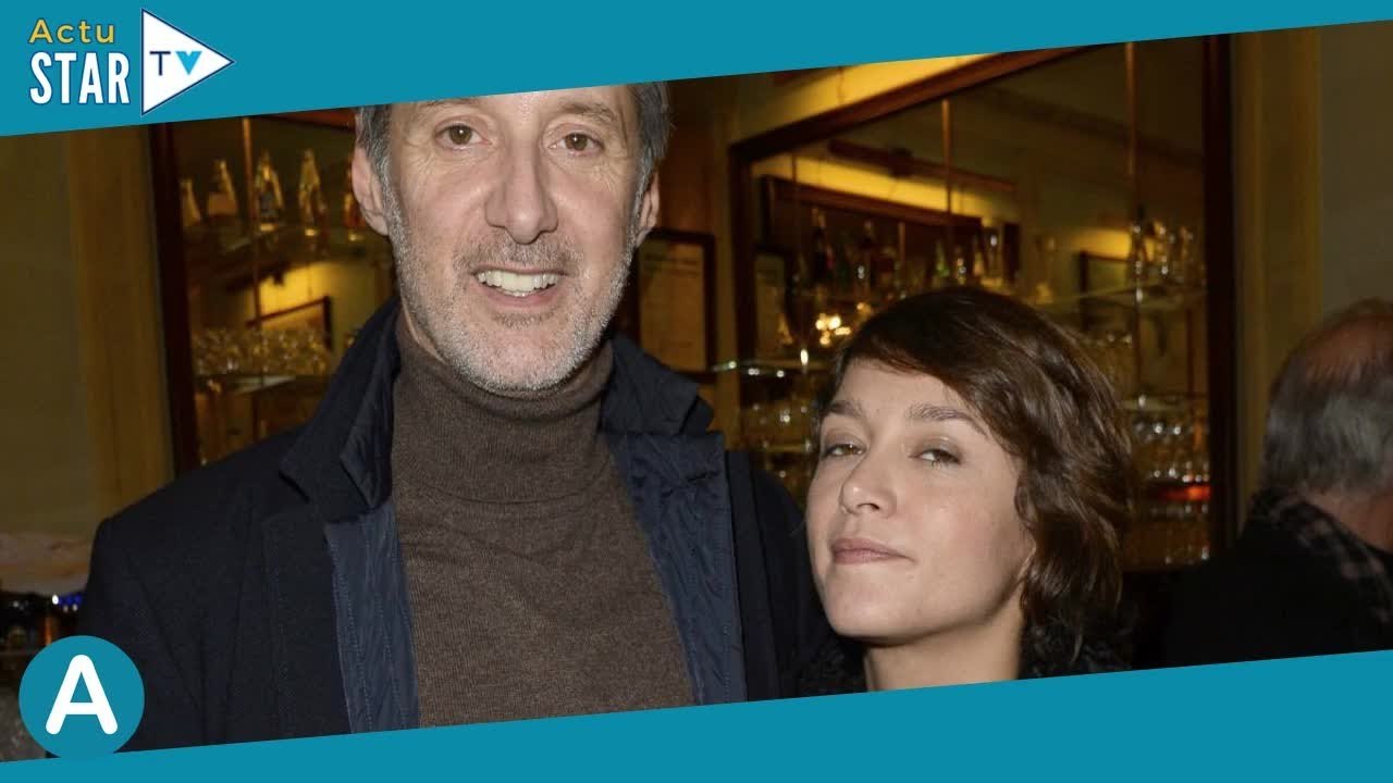 "Pas un très bon père" : Antoine de Caunes honnête sur sa relation avec ses deux grands enfants