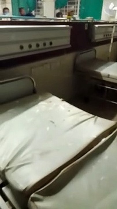 बीमार आइसीयू: नींद में थे मरीज, अचानक गिरा फॉल...
