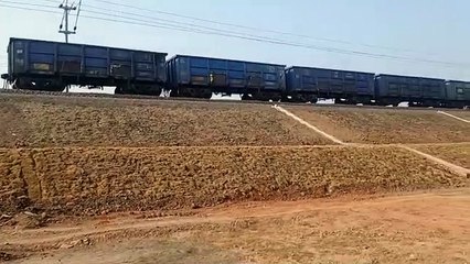 अंधेरी नदी की पुलिया के समीप चढ़ाई के दौरान कपलिंग खुला