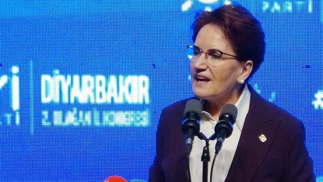 Meral Akşener, Diyarbakır'da atılan sloganlara kayıtsız kalamadı: Maalesef beceremiyorum o işleri