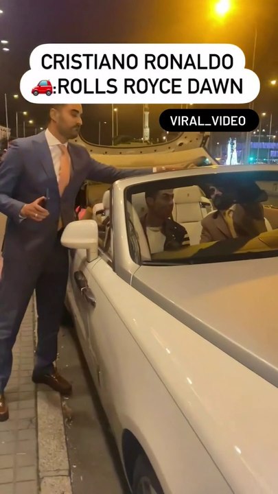 Cristiano Ronaldo rentre dans sa Rolls Royce... jolie voiture