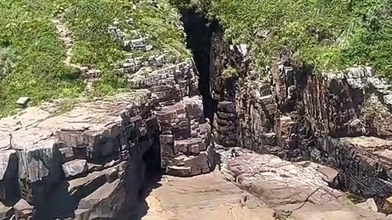 Homem morre ao cair de altura de 15 metros em trilha em Florianópolis