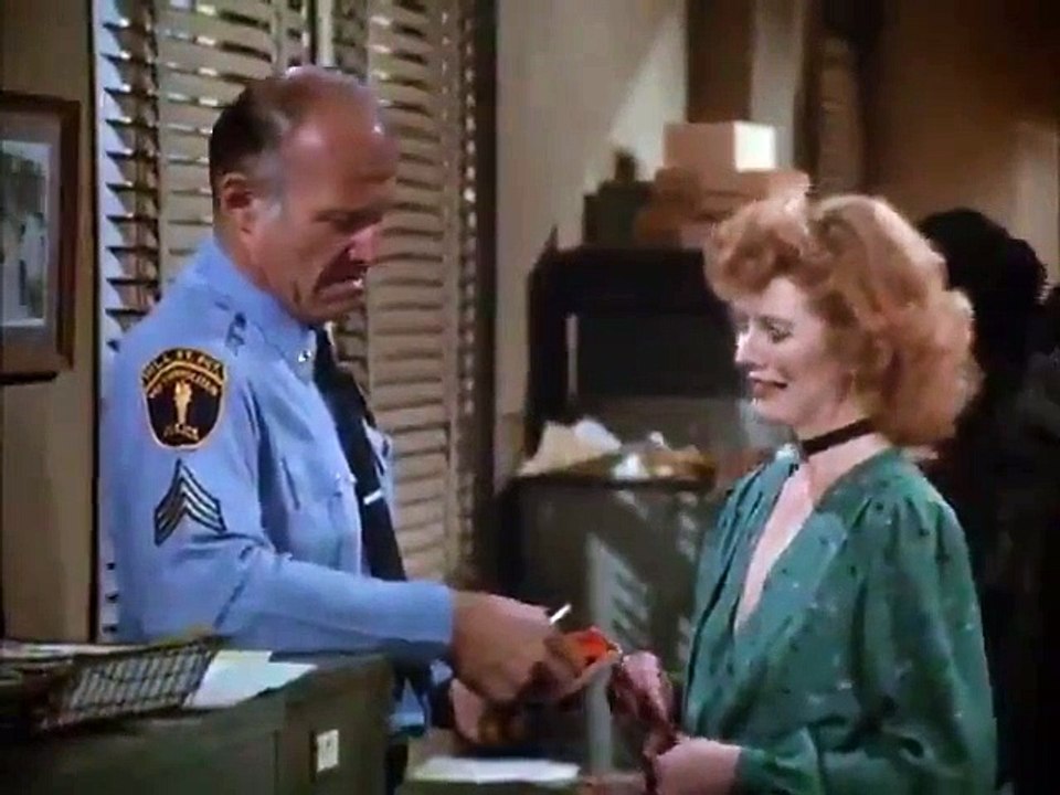Hill Street Blues - Se2 - Ep13 - Zen and the Art of Law Enforcement HD Watch