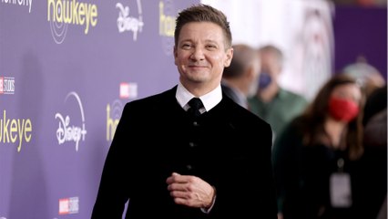 GALA VIDÉO - “30 os brisés”… Jeremy Renner, toujours hospitalisé, donne de ses nouvelles