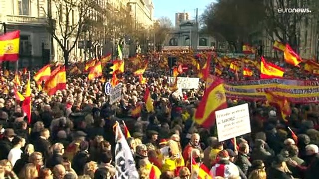 شاهد: احتجاجات مناهضة لحكومة بيدرو سانشيز في إسبانيا