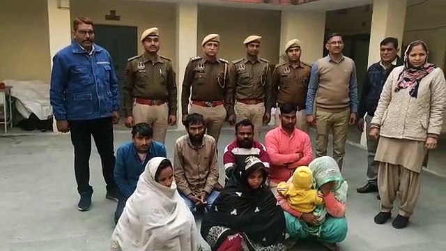 17 घंटे तक करते थे चूड़ी बनाने का काम, नहाने के लिए ठंडा पानी, काम नहीं करने पर करते थे मारपीट
