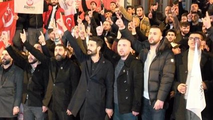 İstanbul'daki İsveç Konsolosluğu önünde protesto! Pano kırılınca gerginlik yaşandı
