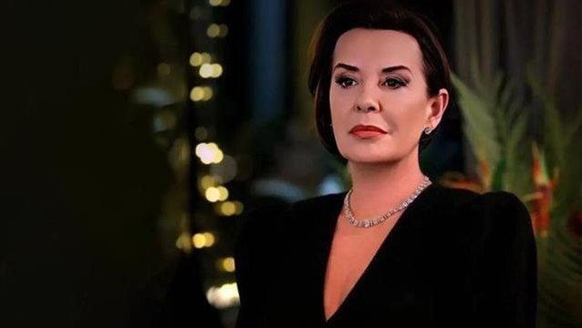 Perihan Savaş'ın oğlu Savaş Zafer görkemli törenle evlendi! Gelinin güzelliğine bir bakın