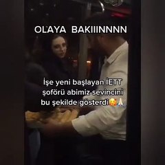 İETT'de işe başlayan şoför yolculara baklava dağıttı