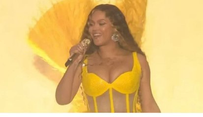 Dubai'deki lüks otelin açılışına katılan Beyonce'nin sahne şovu gündem oldu