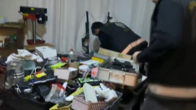 Küçükçekmece'de yasa dışı silah ticareti operasyonu: Çok sayıda silah ele geçirildi
