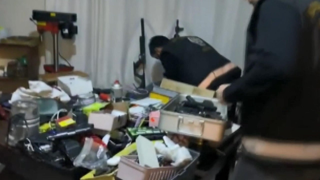 Küçükçekmece'de yasa dışı silah ticareti operasyonu: Çok sayıda silah ele geçirildi