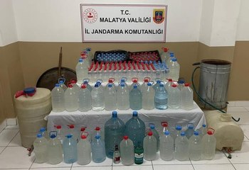 Jandarmadan sahte içki imalathanesine şafak baskını