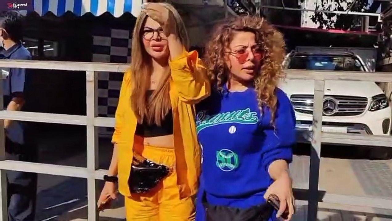 Rakhi Sawant Breakdown In Tears Outside The Hospital Where Her Mother Is Admitted