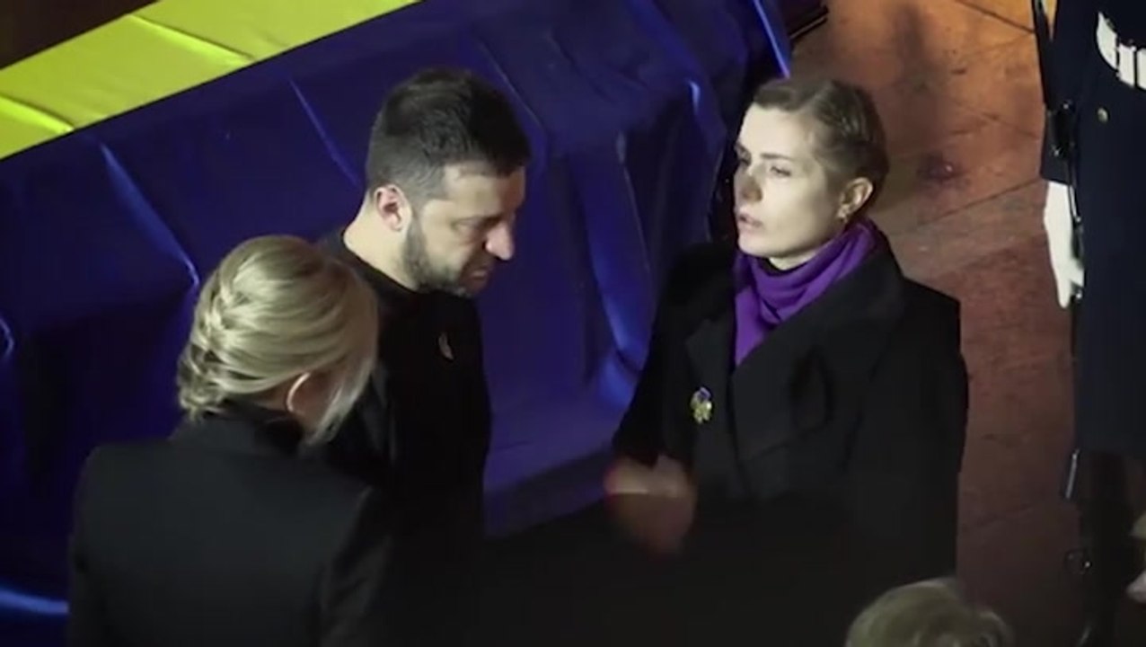 Emotional moment Zelensky lays flowers in tribute to helicopter crash victims