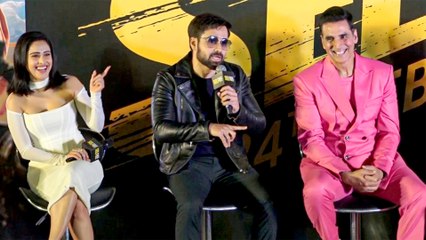 अक्षय कुमार और इमरान हाशमी ने फैन्स के साथ सेल्फी का मजेदार किस्सा शेयर किया