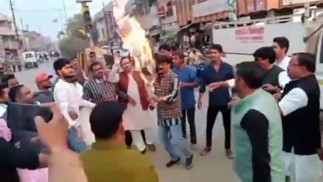नेता प्रतिपक्ष के पुत्र के दुष्कर्म का मामला दर्ज, कांग्रेसियों ने किया विरोध प्रदर्शन