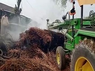 video: खेत में आग से डेढ़ ट्रॉली चारा जला