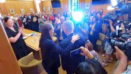 Nouvelle-Zélande : le futur Premier ministre, Chris Hipkins, rend hommage à Jacinda Ardern