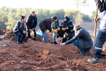 Önce eşini şimdi de 3 çocuğunu kaybeden annenin ağıtları yürek dağladı