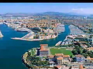 Deux pôles opposés.