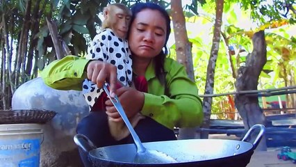 Best Chef ! SokYaa Help Mom Cook Fish And Eat Delicious