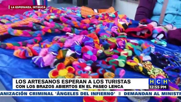 Emprendedores de Intibucá ofrecen sus artesanías en el Paseo Lenca