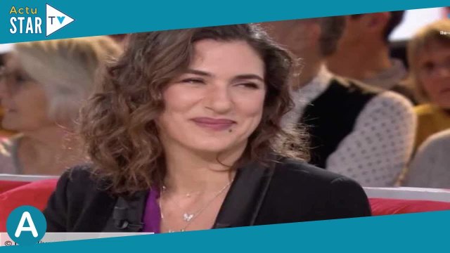 Michel Galabru : sa fille Emmanuelle, émue aux larmes à l'évocation de son souvenir (ZAPTV)